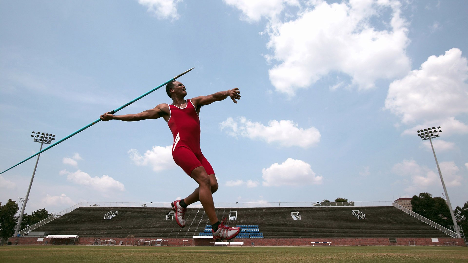 赛道传奇，红牛完胜索伯，汉密尔顿刷新历史纪录